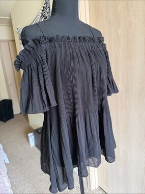 Cupio Black Off-Shoulder Pleated Tunic Top